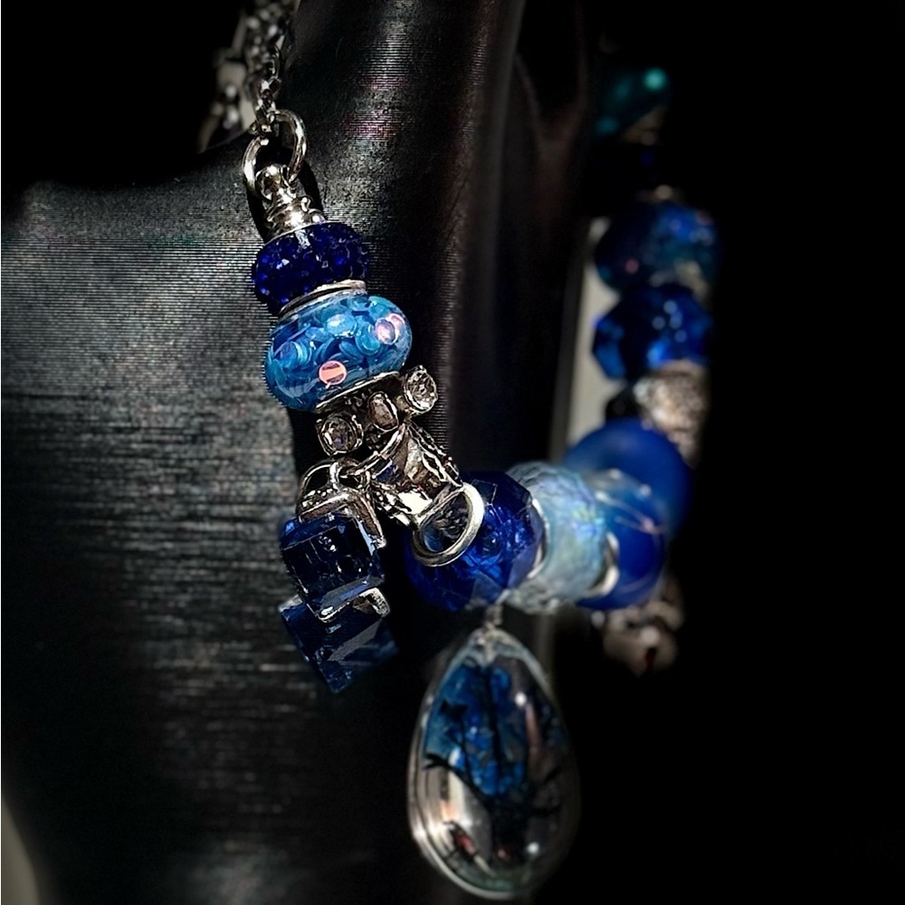 Elegant Blue Charm Bracelet Set - Picture 5 of 8